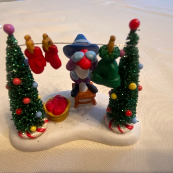 Department 56 Northwind Knitters #56.56751 - Picture 8 of 13